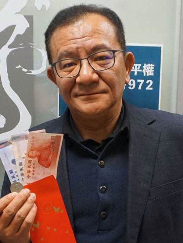 绿委提纸币重造 邱毅酸：换成邱惠美、波多野？