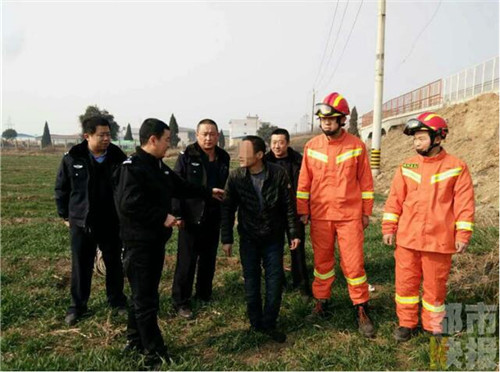 “喂，110吗？我跳井自杀了，求救！”