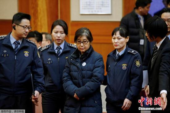 崔顺实“神秘小白脸”否认姐弟恋传闻 曾助其敛财