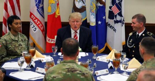 特朗普首访中央司令部：强调不辜负军人 誓击败IS